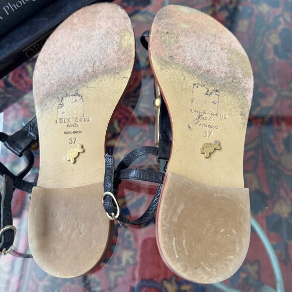 Lola Cruz Black Flat Sandals w Gold Cylinder & Ball HTF EU 37 US 6.5 - Picture 7 of 7